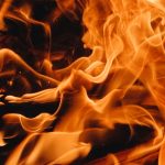 Las llamas devoran un mercado con miles de tiendas en un incendio masivo en Bangladesh